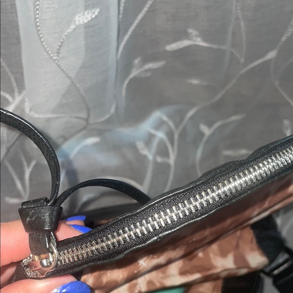 b. makowsky Elegant Black Crossbody Bag - Picture 6 of 9